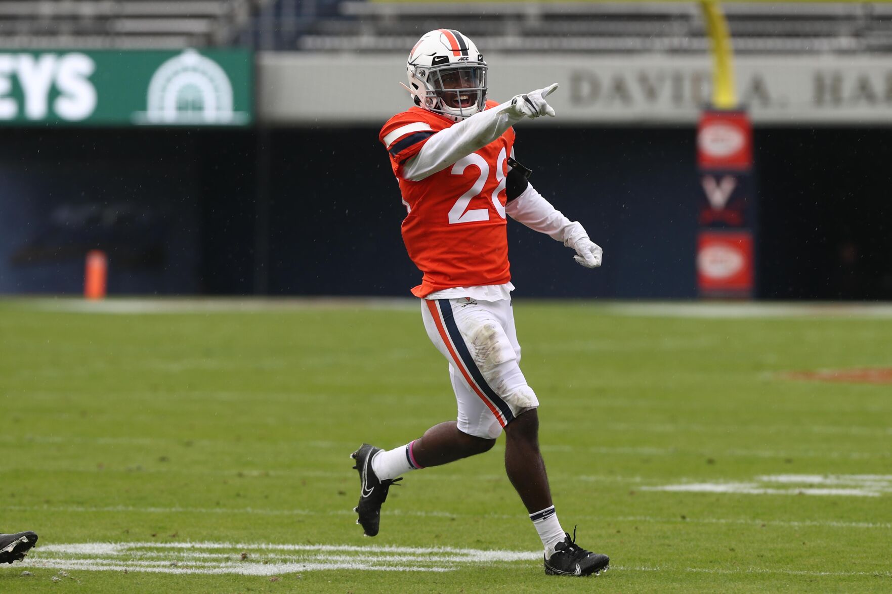 101020-ncstate-uvafootball148.JPG